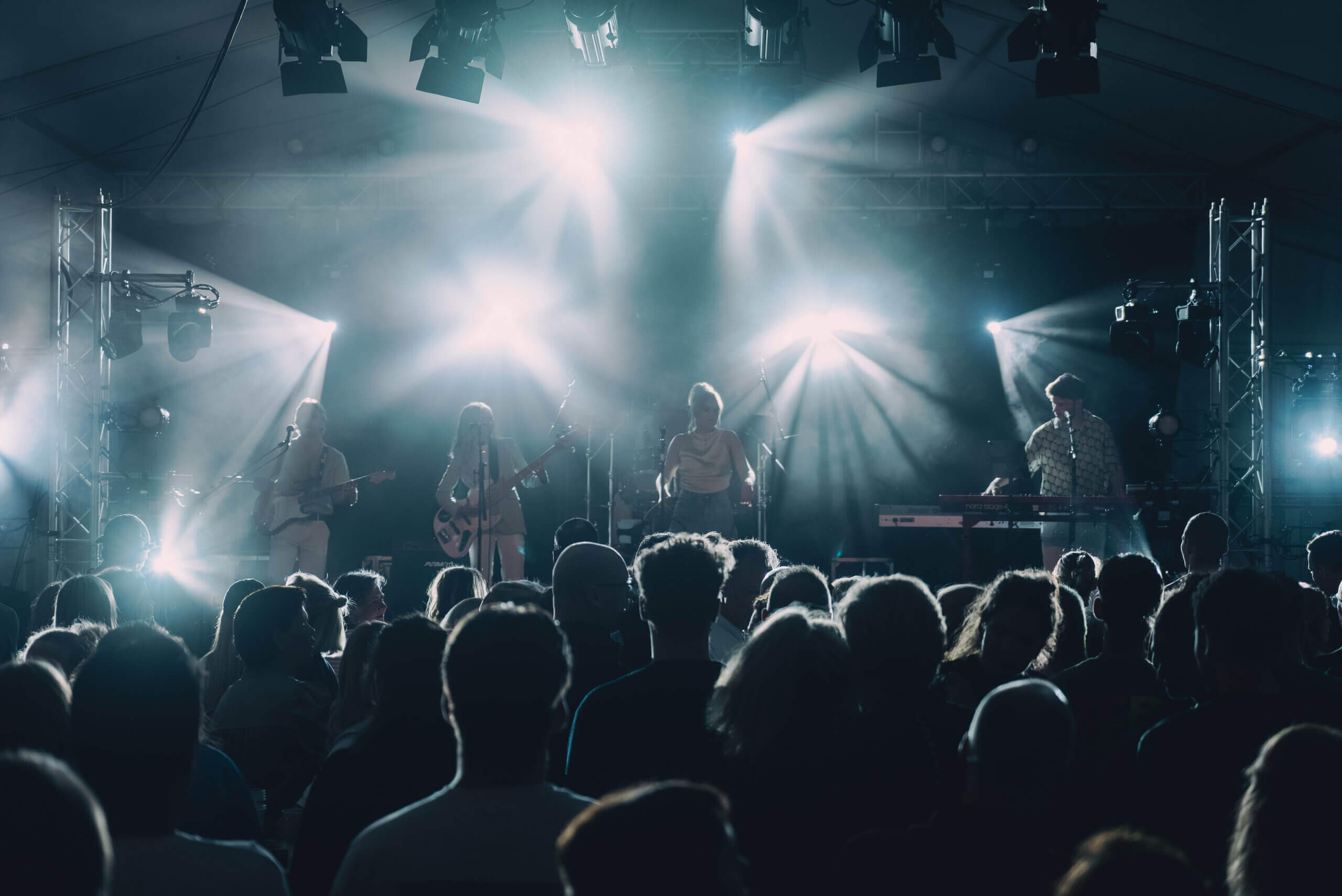 Waarom meerstemmige zang een coverband sterker maakt