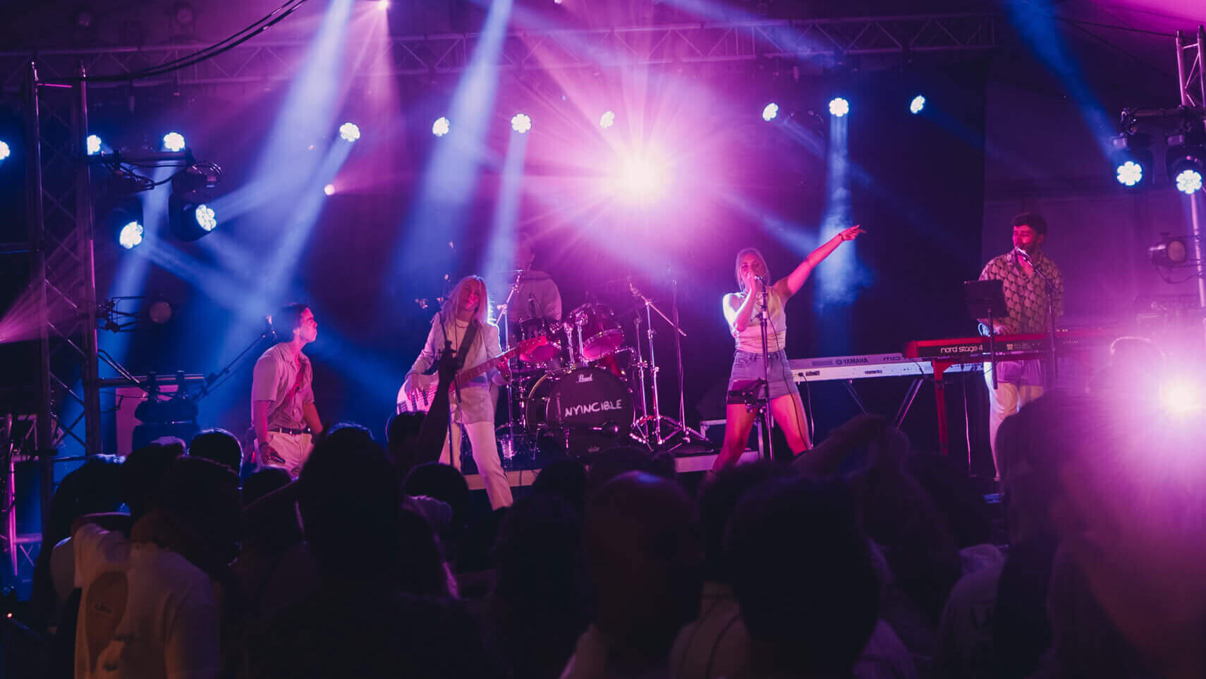 De voordelen van meerstemmige zang in een coverband